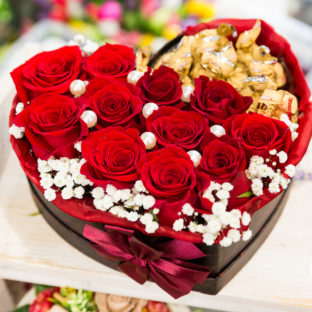 Virágbox rózsával és csokival SWEET DREAM